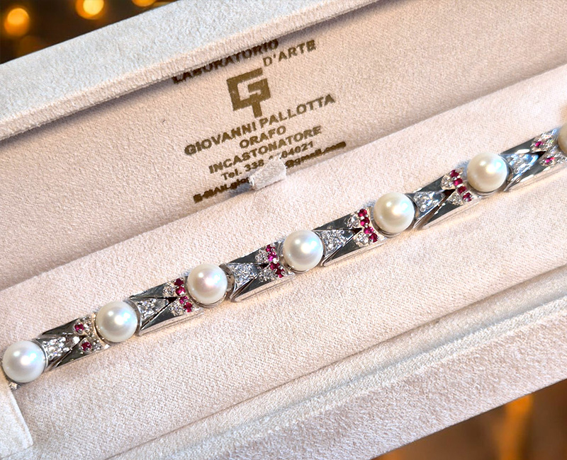 Dalla rilettura di gioielli ereditati a un design ispirato agli anni 40