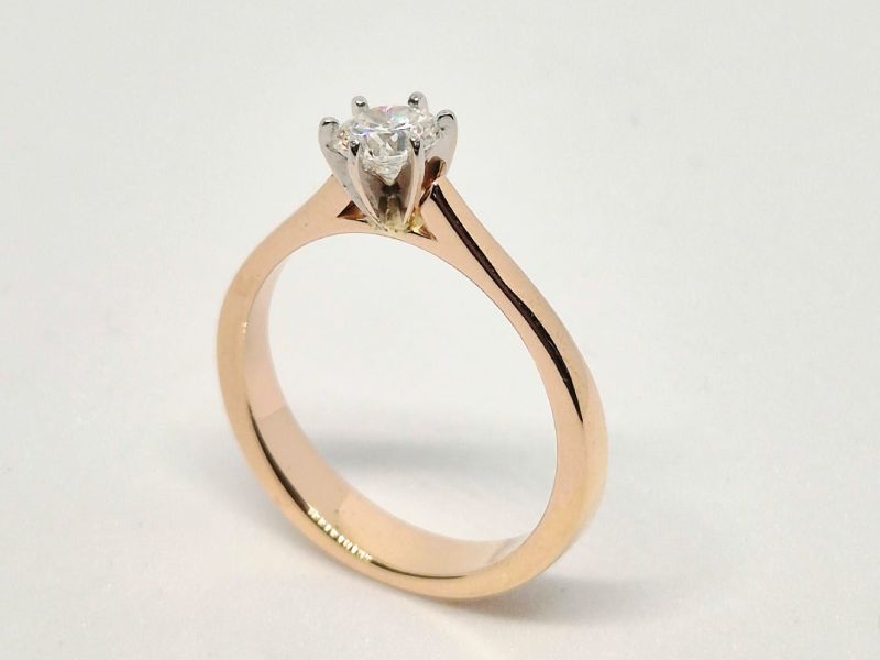 anello solitario case history